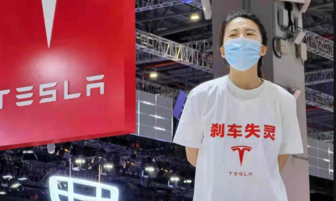 特斯拉剎車會失靈？華喆的仿石漆就不會翻車！
