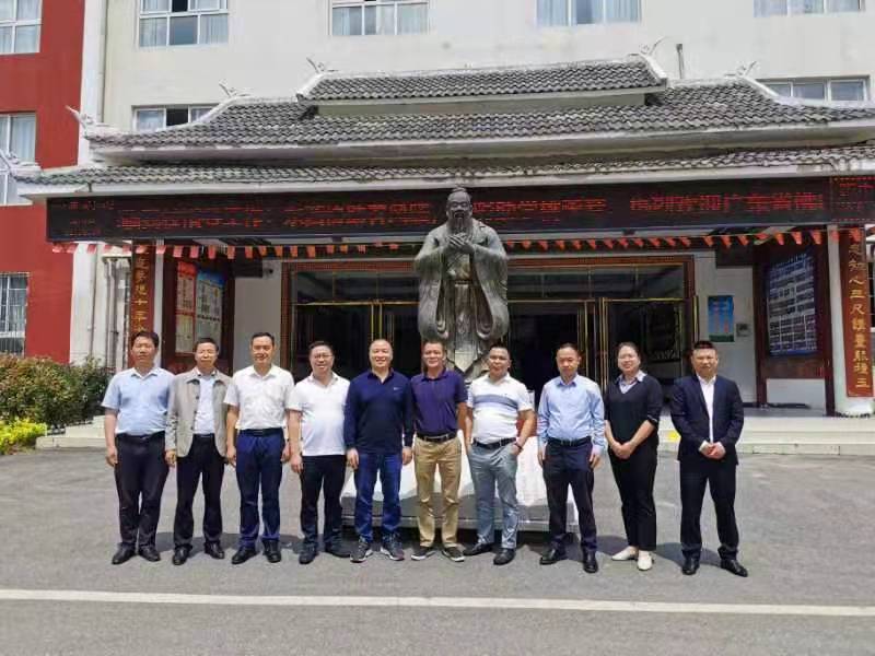“鳳彩”助學(xué)，金涂寶與你“益”路同行！